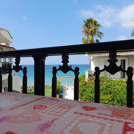 Iris Seafront Apartment *