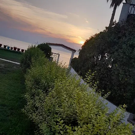 Apartment Iris Seafront Fourka