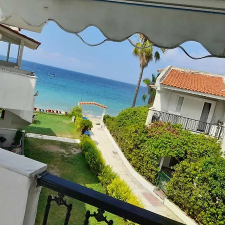 Iris Seafront Apartment *