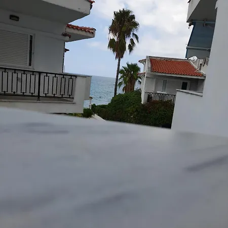 Iris Seafront Apartment Fourka