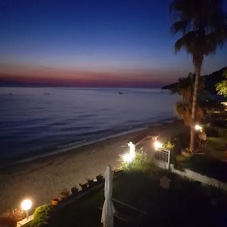 Iris Seafront * Fourka