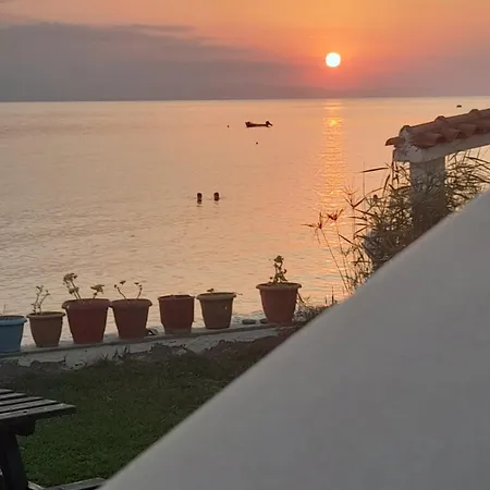 Iris Seafront Apartment Fourka