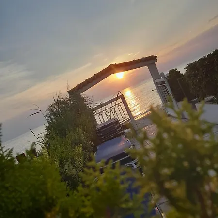 Apartment Iris Seafront Fourka