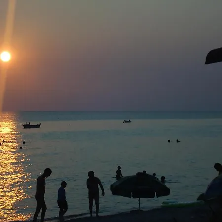 Iris Seafront Apartment Fourka