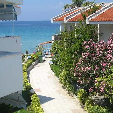 Apartament Iris Seafront *