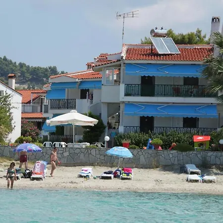 Iris Seafront Apartment *