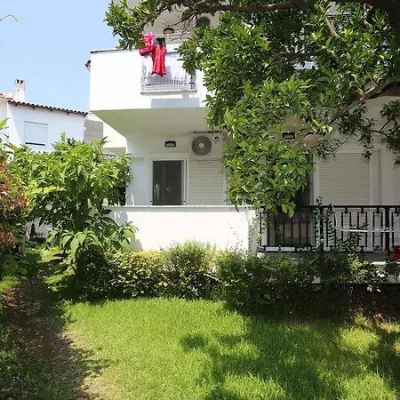 Iris Seafront Apartament Fourka