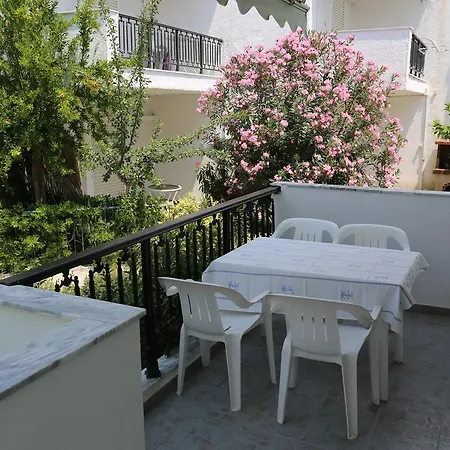 Iris Seafront Apartmán