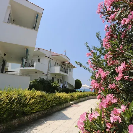 Iris Seafront Apartament *