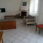 Iris Seafront Apartment *