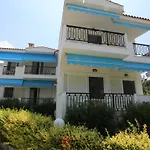 Iris Seafront Apartment *