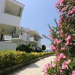 Iris Seafront Apartment *