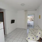 Iris Seafront Apartment *