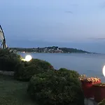 Iris Seafront Apartment Fourka