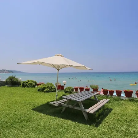 Iris Seafront Апартаменты *