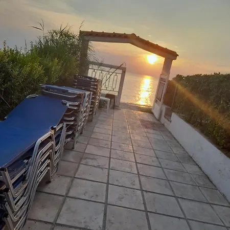Апартаменты Iris Seafront