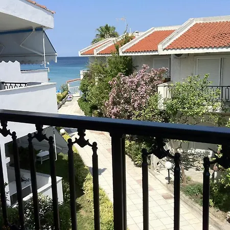 Iris Seafront Апартаменты