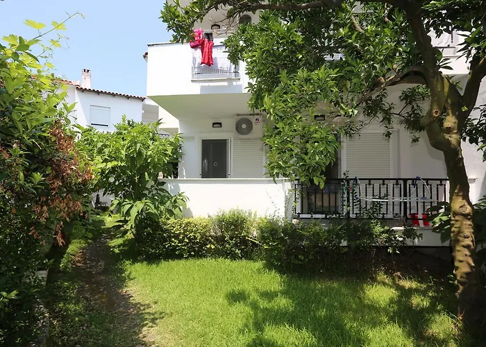 Iris Seafront Apartment Fourka